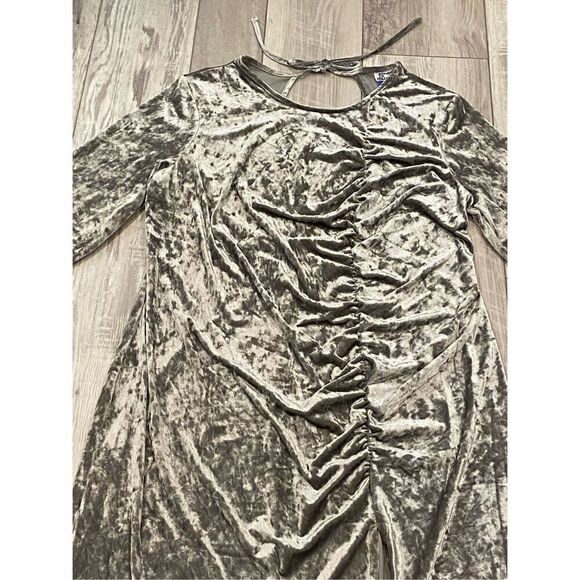 Future Collective faux crushed velvet, silver/gray long maxi dress size 2X - Picture 2 of 12